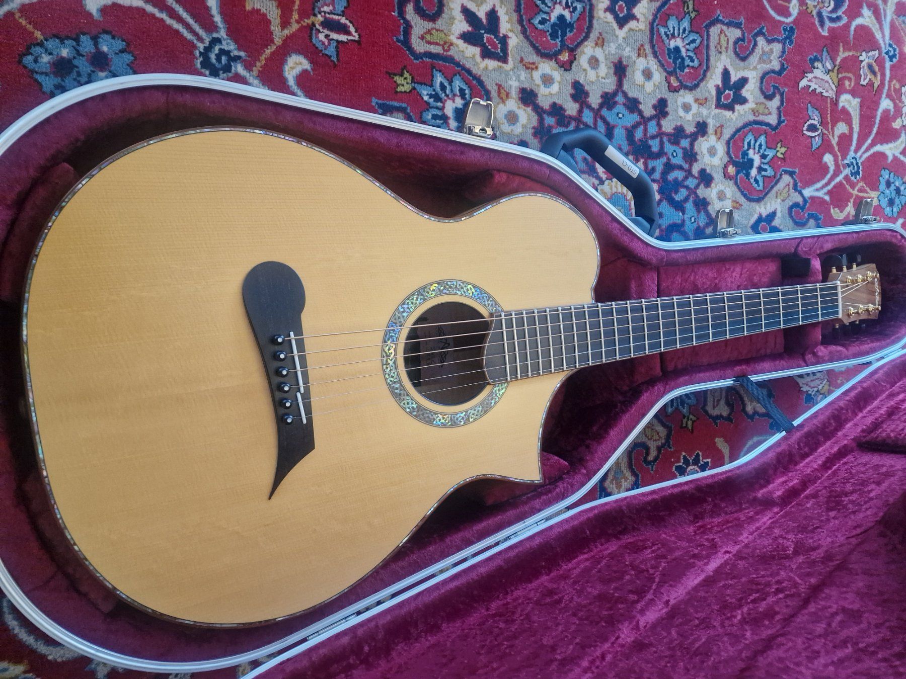Strumenti musicali: Avalon guitar Ard Ri S42C – Nuovo (secondo la descrizione) da Zürich venduto da flo_hxx9 1