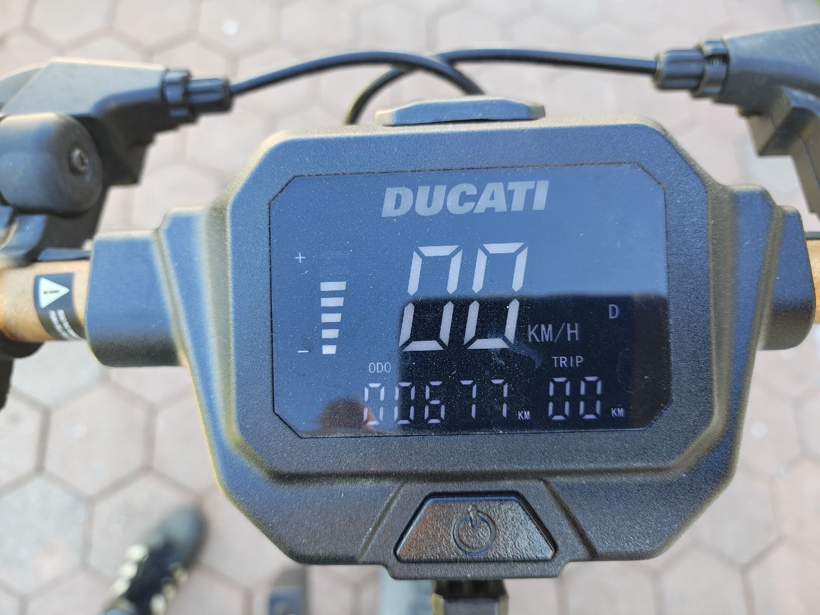 Kickboard: Ducati eScooter (20 oder 30km/h) – D'occasion à Zufikon par Error 1