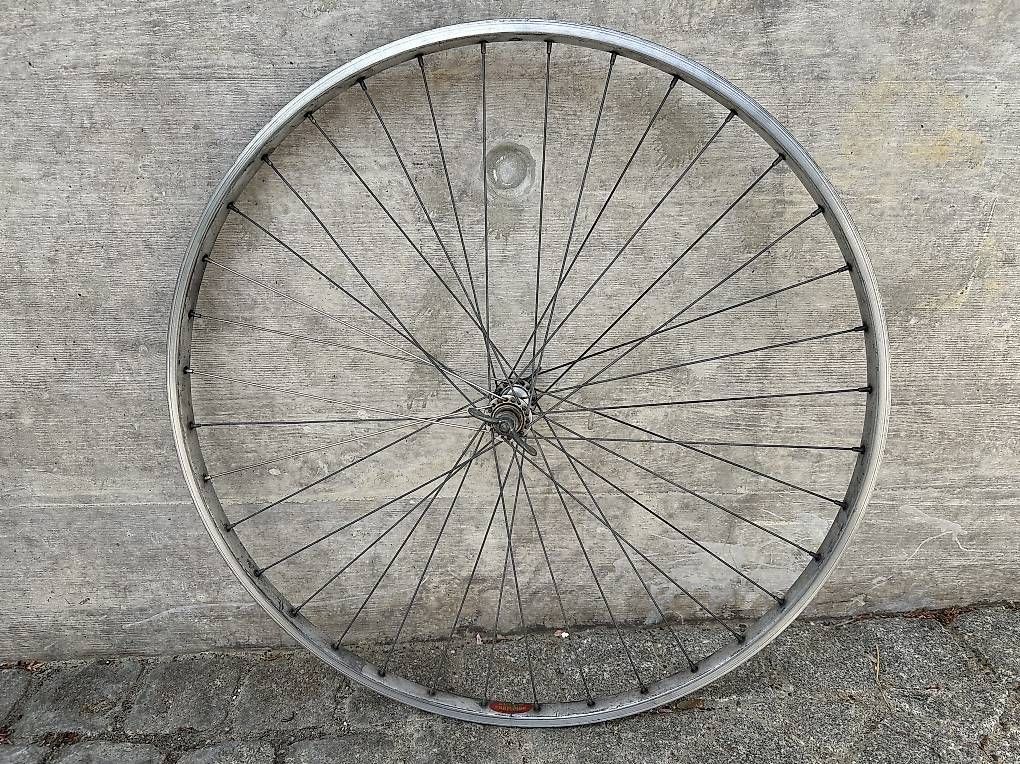 Cerchioni: Vintage Vorderrad 700c Super Champion – Usato da Binningen venduto da Globe_21