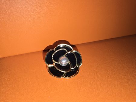 Chanel Kamelie Charm