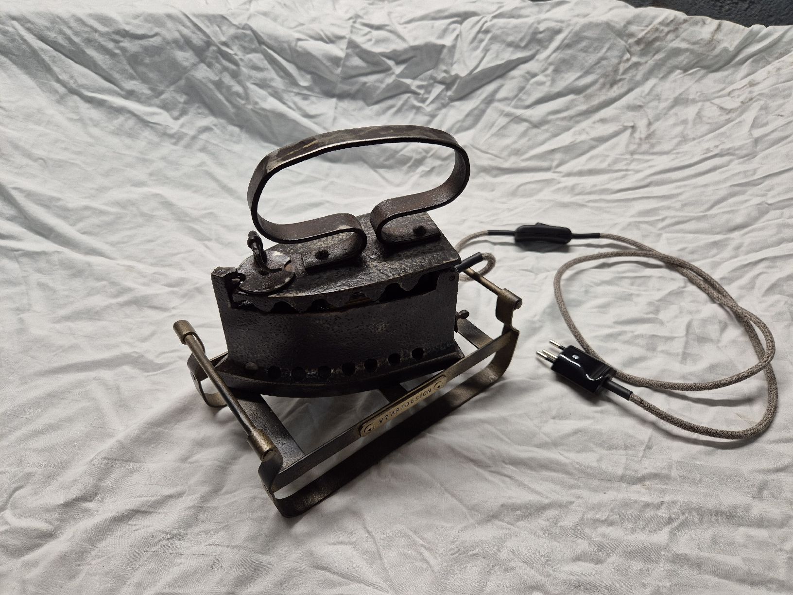 Ferri da stiro: Lampe style industriel V7ARTDESIGN – Usato da Le Locle venduto da CHEGUA 5