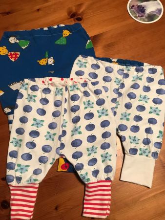 Lot 3 pantalons bébé/  Set 3 Babyhosen/ 3 pantaloni bébé