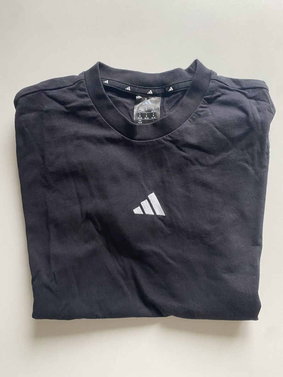 Adidas T-shirt: T-shirt noir Adidas – Nuovo e nell'imballaggio originale da Zürich venduto da yer_x9vx