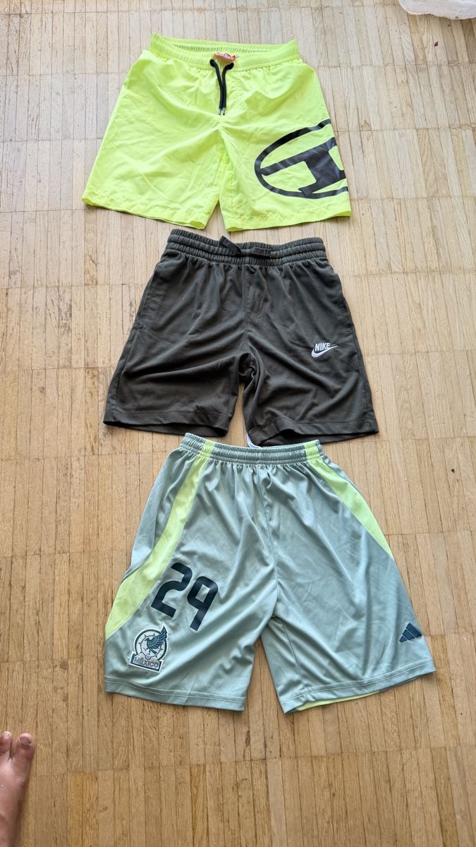 Diesel Lotti di vestiti: Lots de 3 Shorts - Diesel taille 10 ans – Usato da Meyrin venduto da Pretty2000