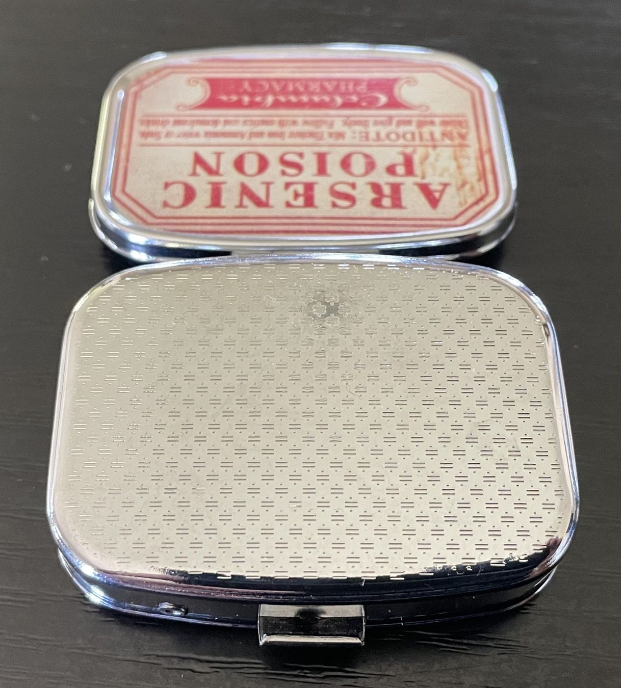 Contenitori & Simili: Blechdose Dose ARSENIC POISON Pillendose Blech Springdeckel – Usato da Oftringen venduto da allesmeins 4