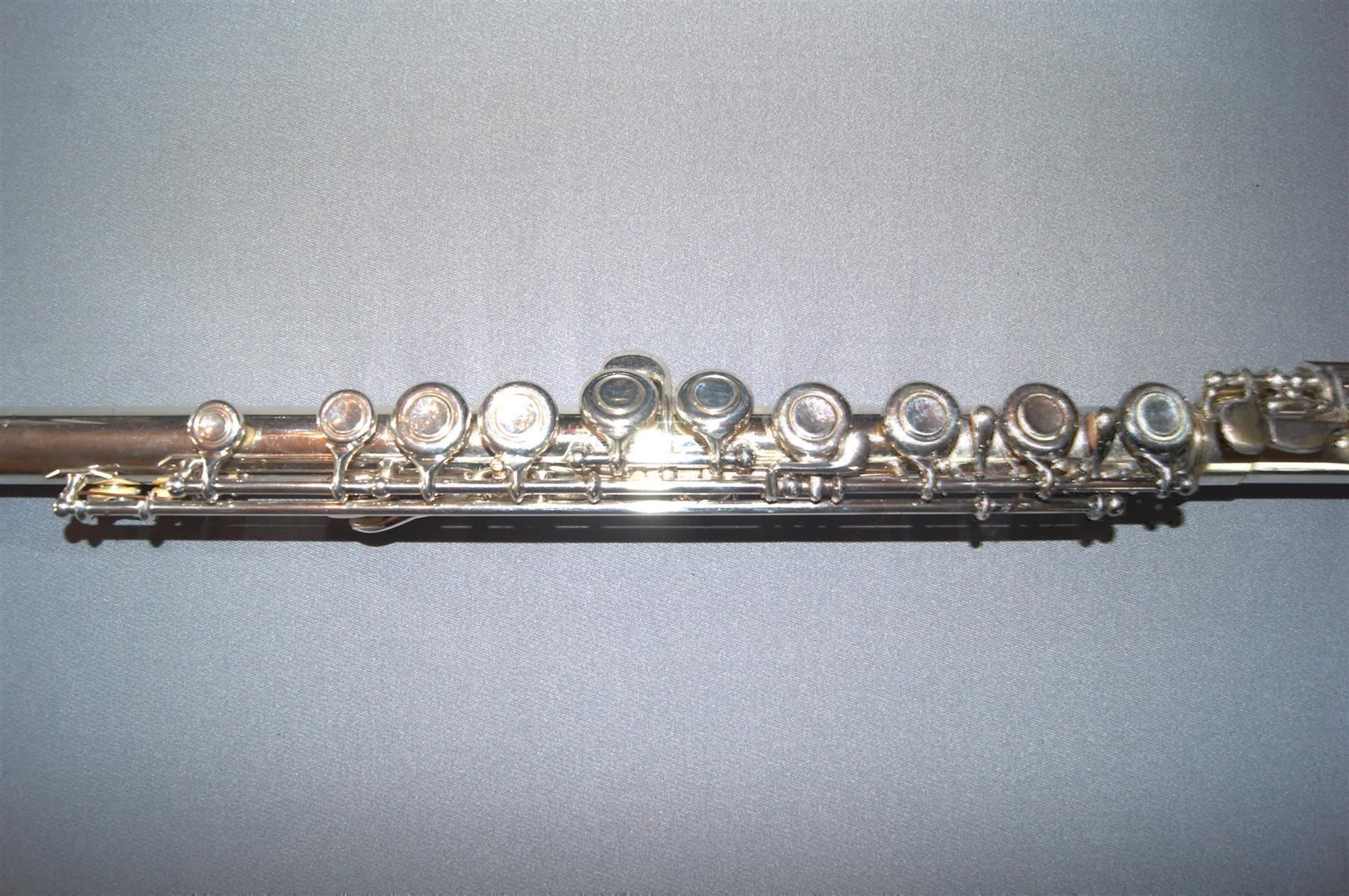 Musikinstrumente: Artley Konzert-Querflöte Original-Koffer – Gebraucht aus Geroldswil von ARTEFACTO 4