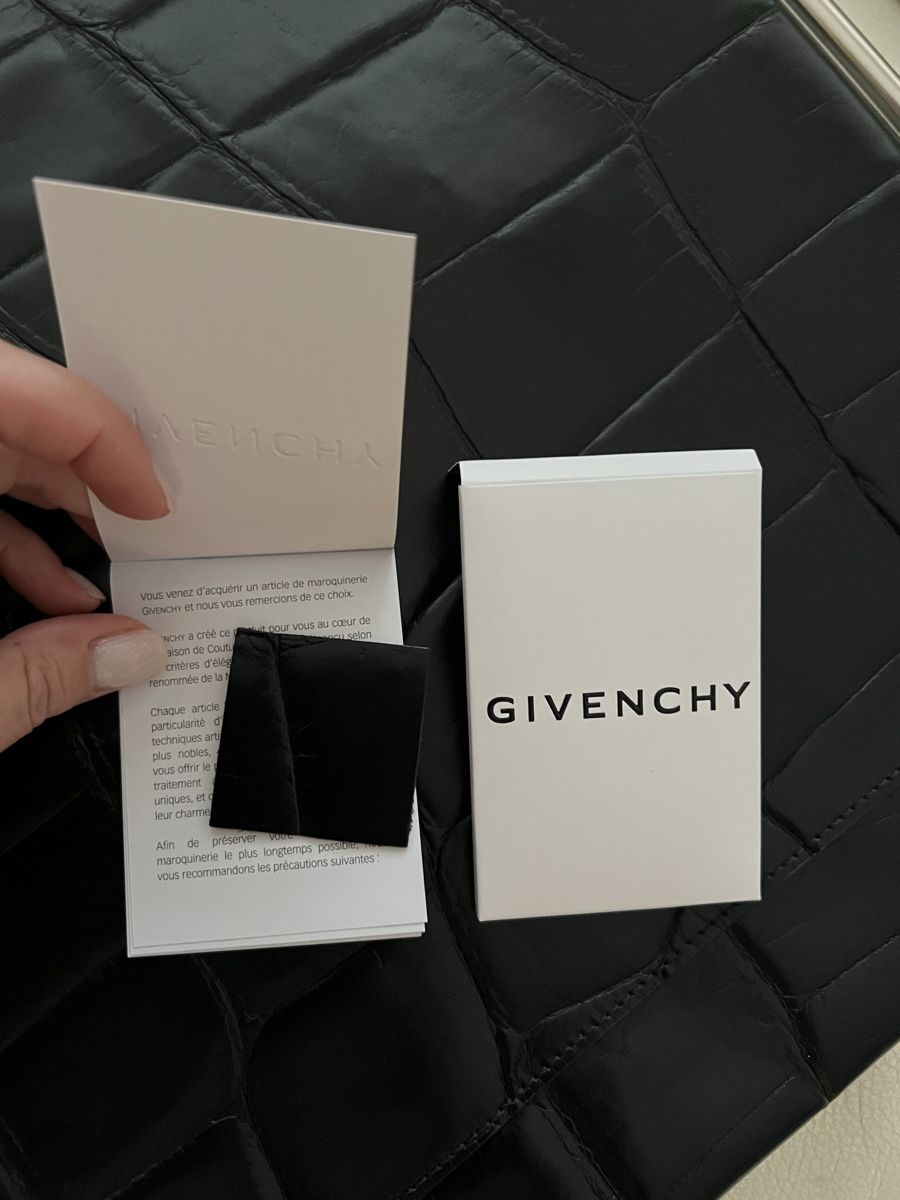 Givenchy Borse: Givenchy Antigona Croc-Effect Leather Bag – Nuovo e nell'imballaggio originale da Pully venduto da opa_k78q 2