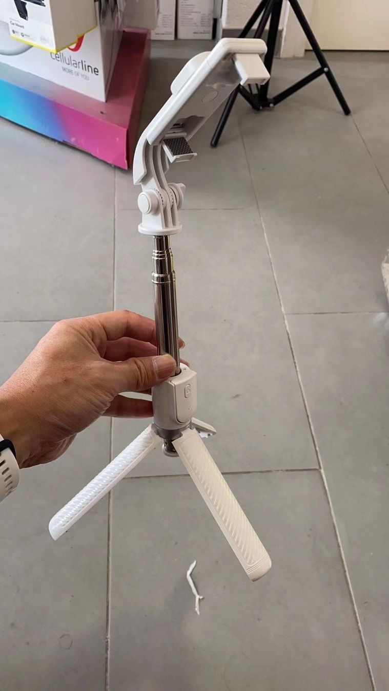 Treppiedi & Teste: NEUF Selfie stick Blanc 103cm avec trépieds télécommande – Nuovo e nell'imballaggio originale da Morges venduto da All4nature 1