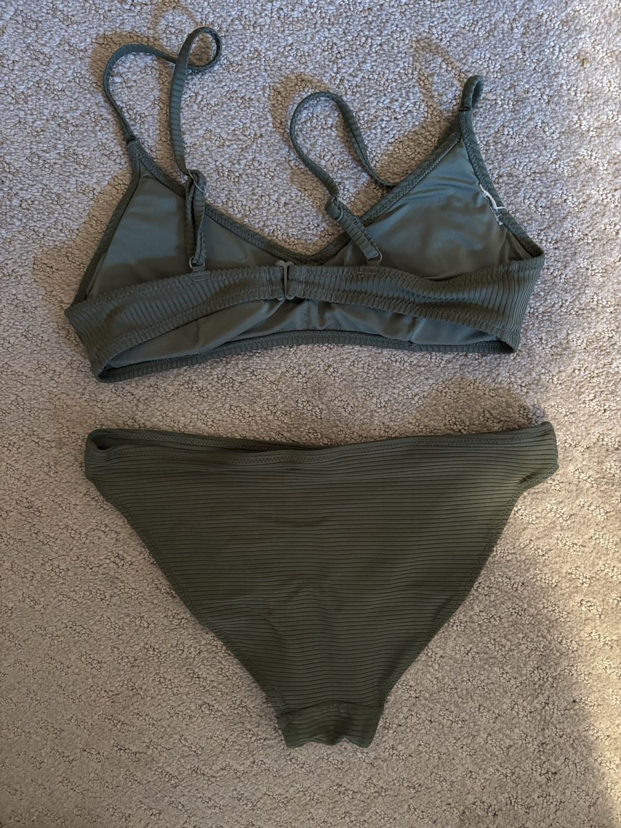 H&M Costumi da bagno & Bikini: maillot de bain 2 pièce vert kaki – Usato da Haute-Nendaz venduto da marionfournier 1