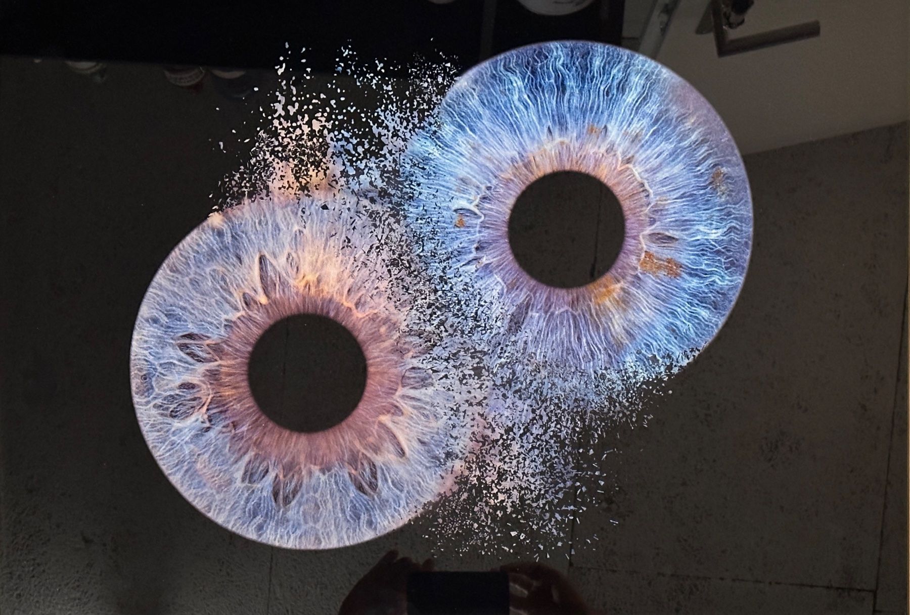 Poster & Bilder: Glas-Bild "Iris-Crash" – Neu (gemäss Beschreibung) aus Seengen von tomelitom