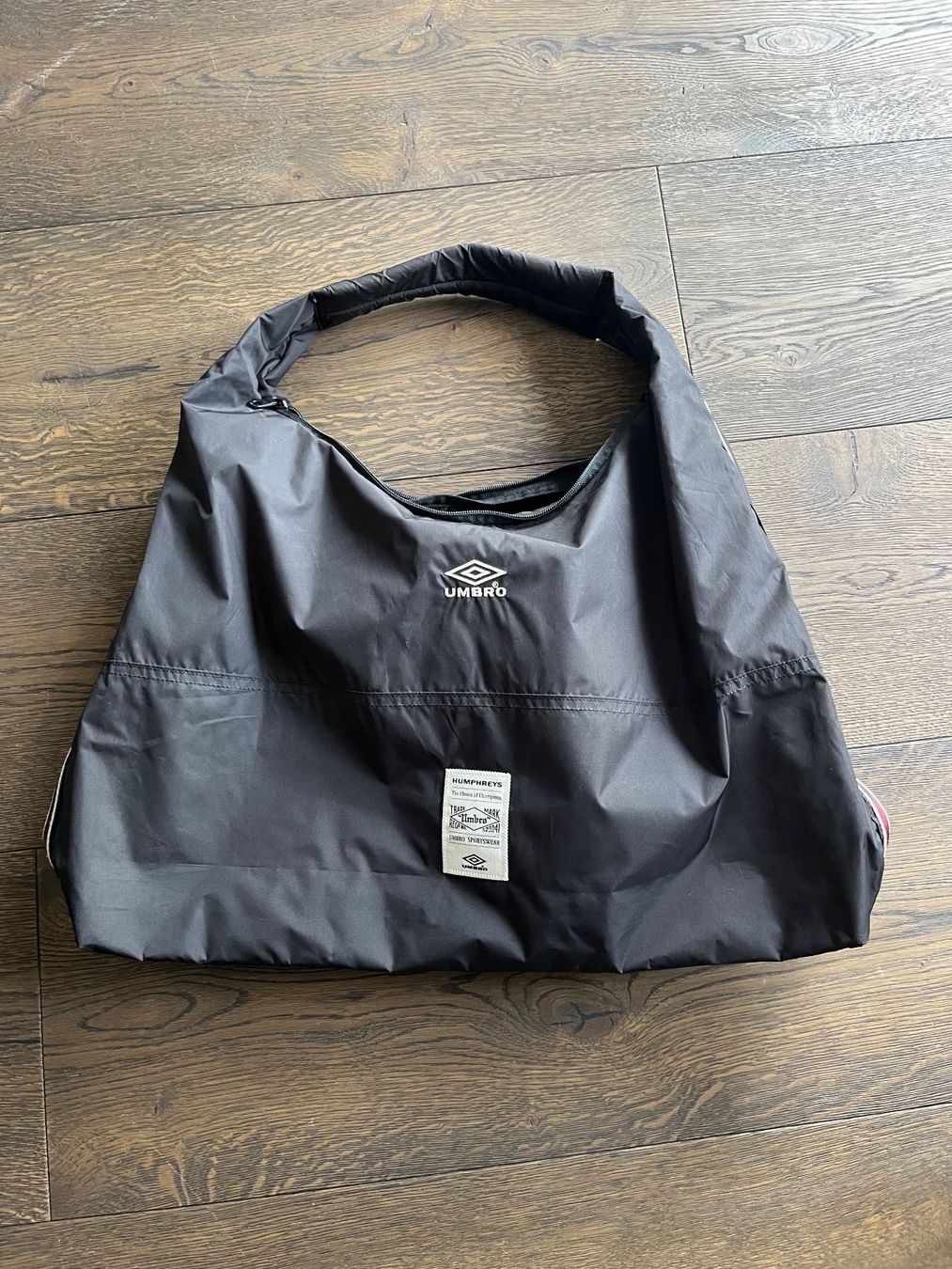 Taschen: Umbro Nylon Schultertasche schwarz - Unisex – Neu (gemäss Beschreibung) aus Birrwil von Bruce1968 1