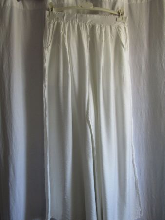 Gr. 46/50, Culotte in Weiss mit Leinenanteil, superleicht