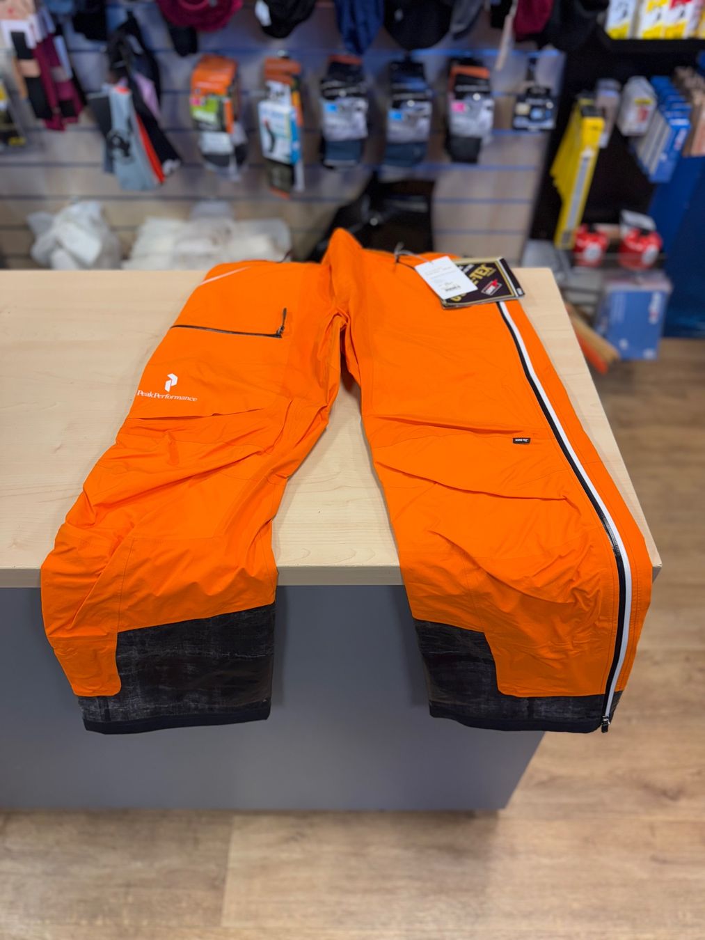 Peak Performance Hosen: Peak Performance BL 3L GORE-TEX PRO Skihose Grösse M NEU – Neu und originalverpackt aus Thusis von Strimer0 1
