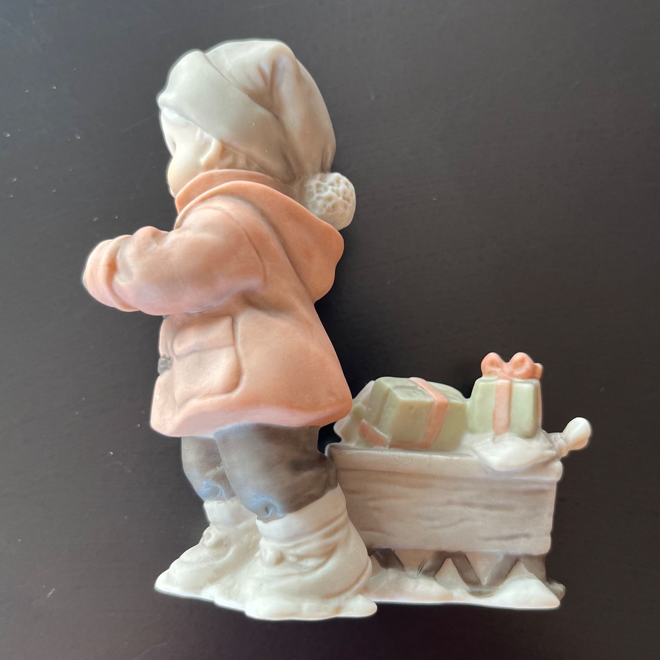 Statuette: Kim Anderson Figur Mädchen mit Schlitten – Nuovo (secondo la descrizione) da Schwyz venduto da rs-trend 2