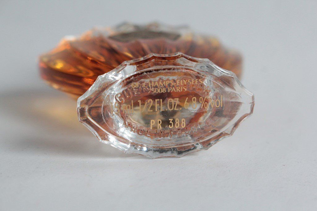 Guerlain Profumi & Eau de Toilette: GUERLAIN Flacon de parfum Shalimar 15 ml – Usato da Vandoeuvres venduto da Dom-Tom 2