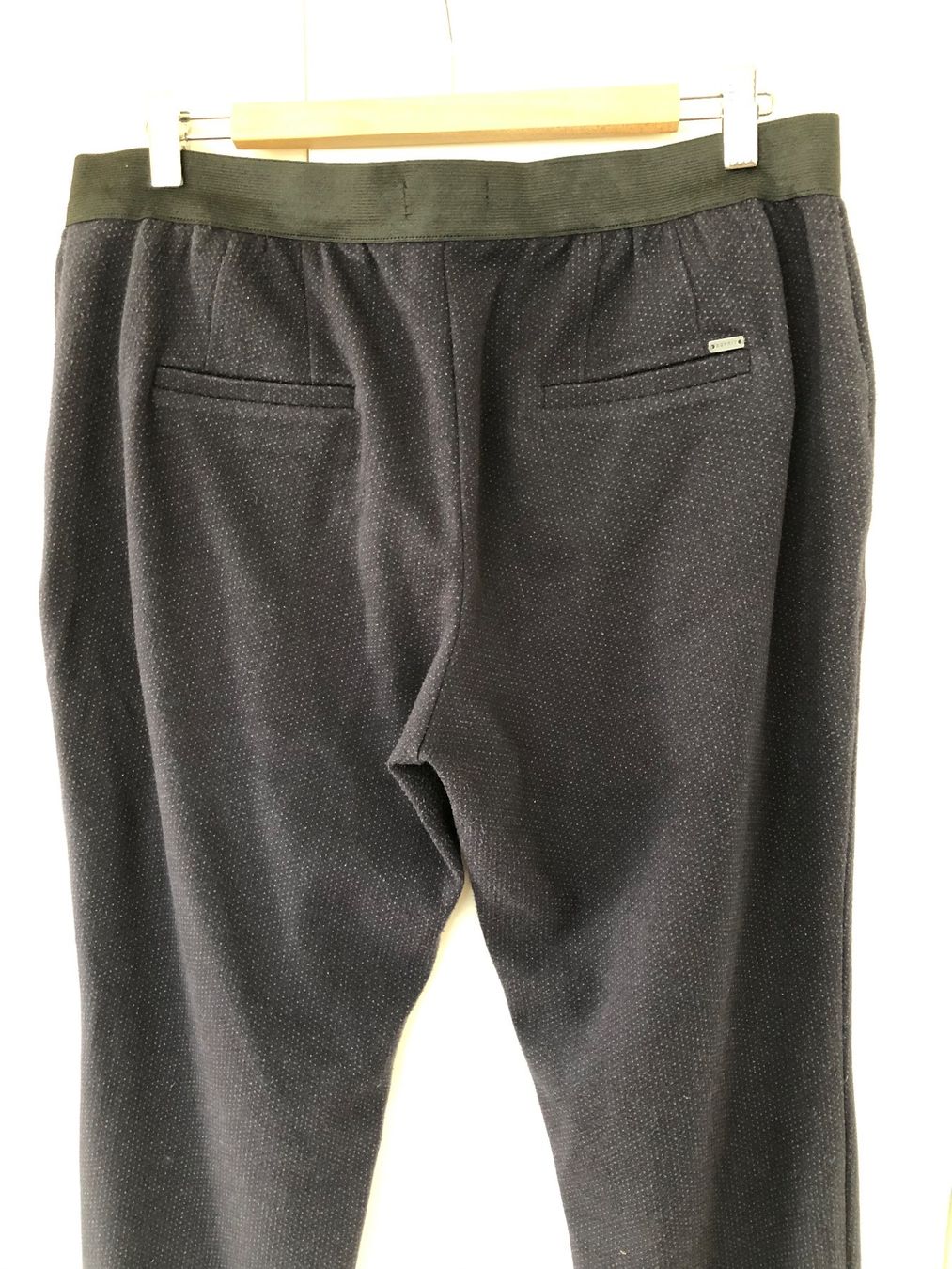 Esprit Pantaloni: Dunkelblaue Joggpant – Usato da Buchs SG venduto da Vrenilein 2
