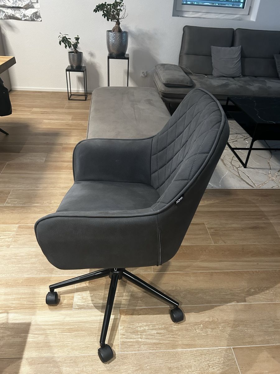 Chaises: Bürostuhl mit Rollen – D'occasion à Niederwil SG par dixi14 1