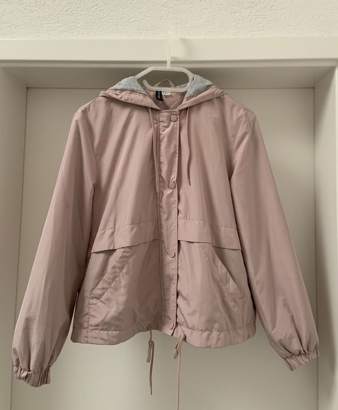 H&M Giacche: H&M Winddichte Jacke mit Kapuze Gr. S – Usato da Biberen venduto da Badakab
