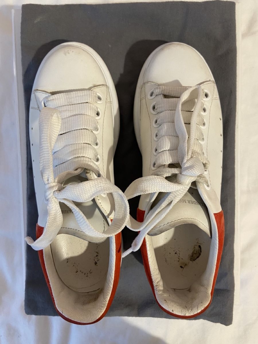 Alexander Mcqueen Damenschuhe: Baskets Alexander McQueen blanches et rouges à moitié prix ! – Gebraucht aus Chêne-Bougeries von sor_9rzp 2