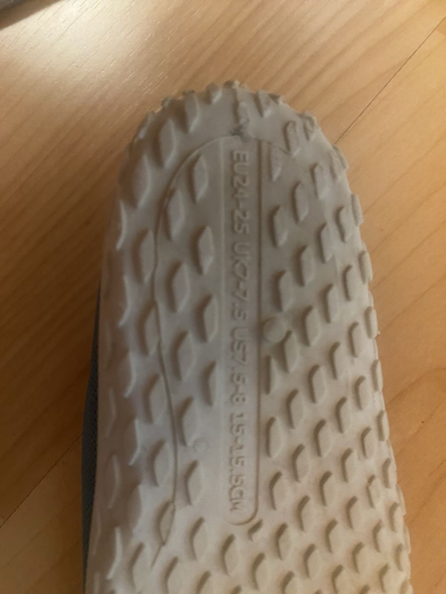 Berretti & Sciarpe: Chaussures et chapeau de bain bébé  – Usato da Estavannens venduto da charriere23 1