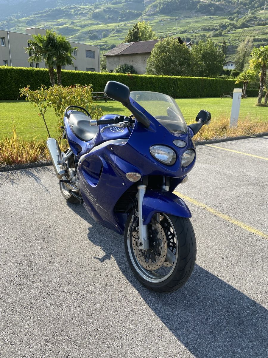Triumph Route: Triumph 955i Sprint ST – D'occasion à Vétroz par fre_b2fh