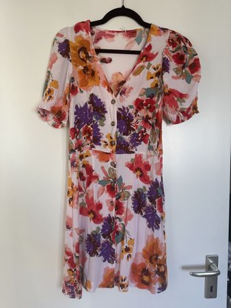 Blumen-Sommerkleid - perfekt für Ihren Urlaub!