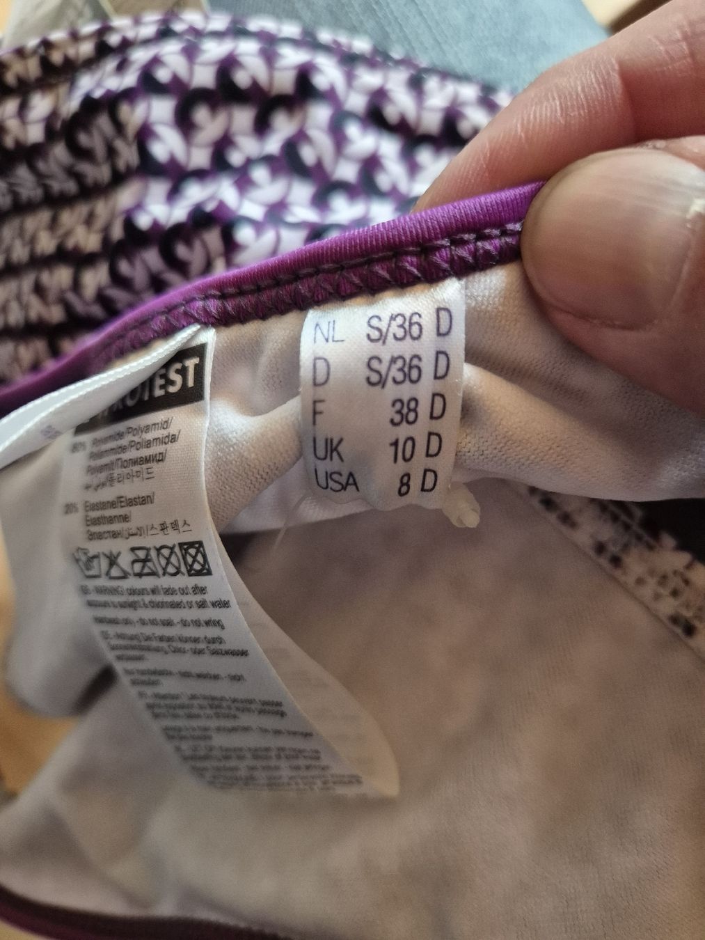 Maillots de bain & Bikinis: Bikini lila gemustert D-Cup Grösse S/36 neu – Neuf avec emballage d'origine à Grandval par JeroenK 2