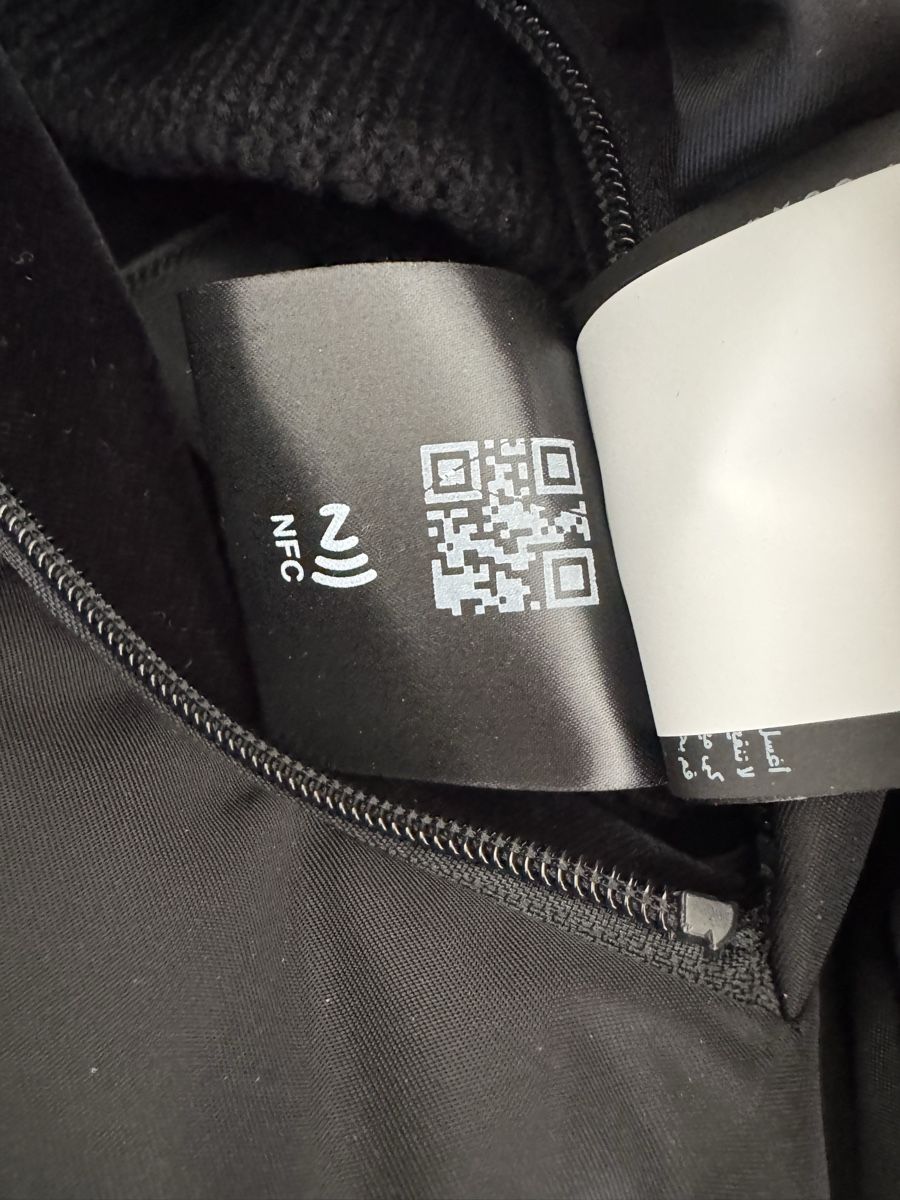 Prada Giacche: Prada Wendbare Jacke aus Re-Nylon Größe M – Usato da Altendorf venduto da FF_26 7