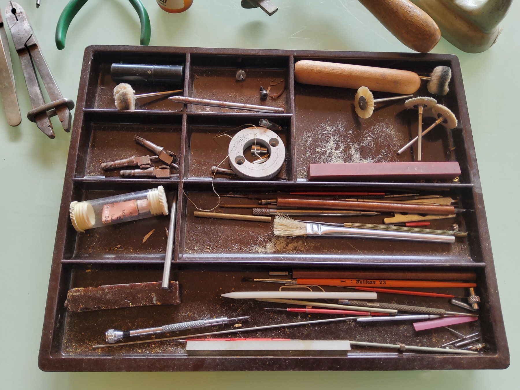Tutti gli attrezzi: Lot d'outils d'horlogerie  – Usato da Malleray venduto da Broc-Mo 7