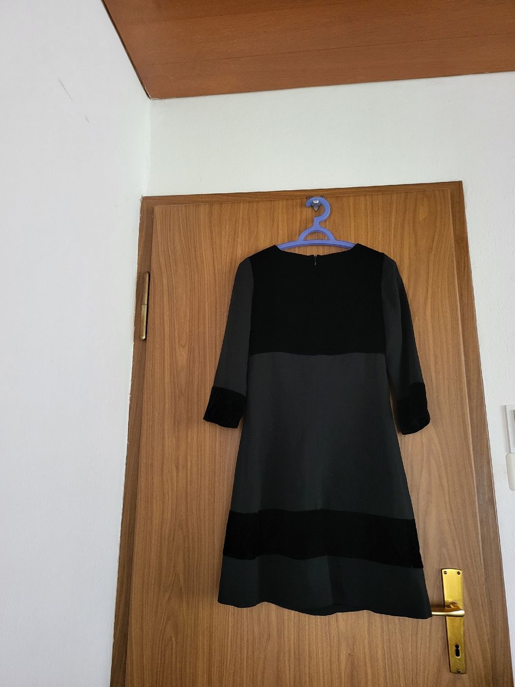 Cacharel Vestiti: Robe Cacharel vintage noire, taille 36 – Usato da Niedergösgen venduto da Eva2410 1