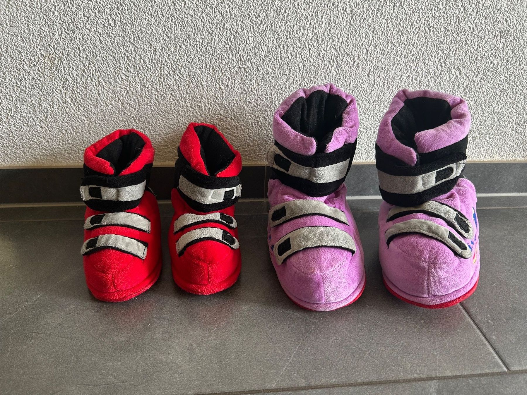 Schuhe für Jungen: Coole Skischuh-Hausschuhe aus Stoff – Neu (gemäss Beschreibung) aus Koppigen von Gustaff14