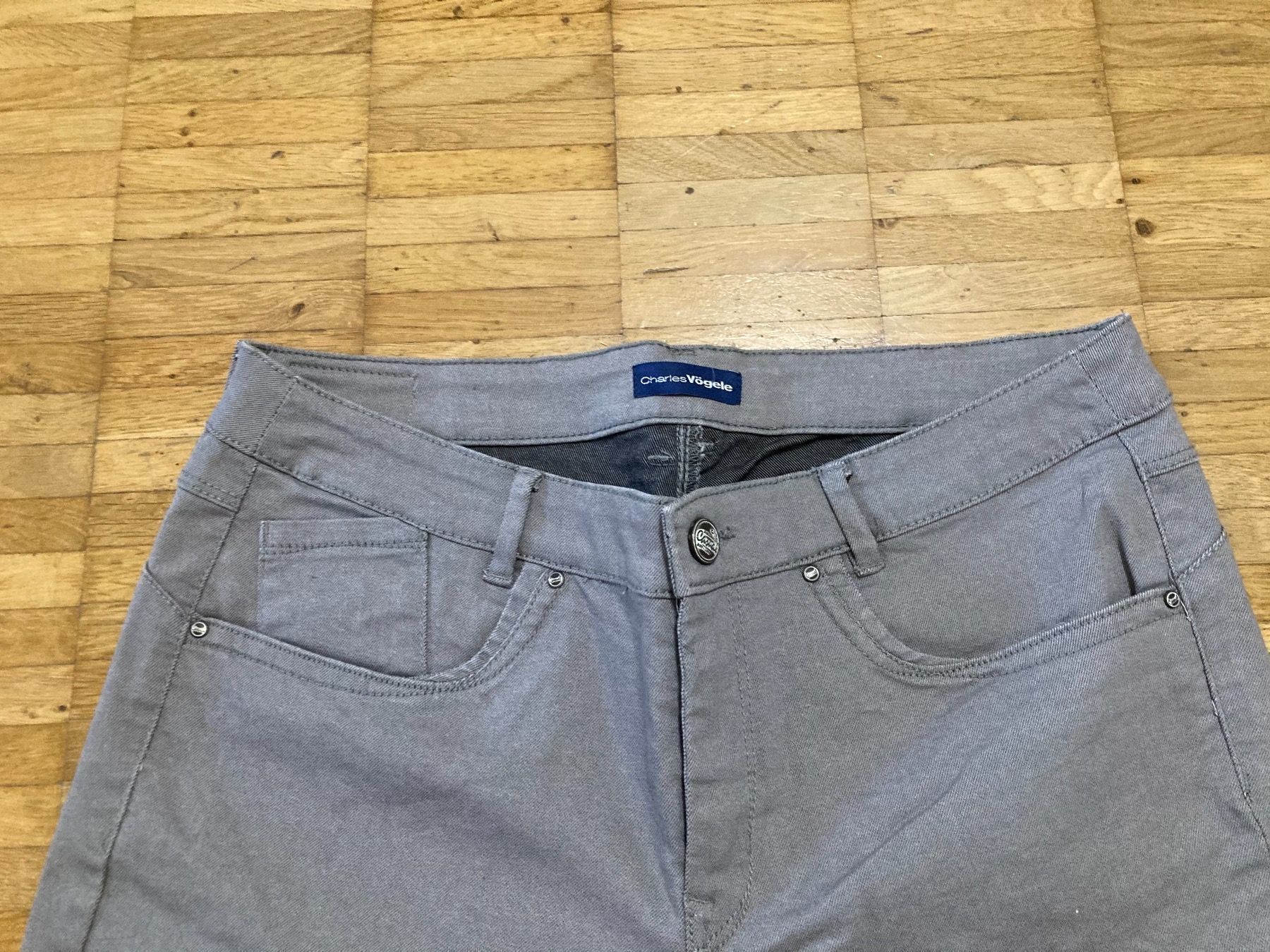 Jeans: 2x graue Jeans Gr. 44 – Usato da Thun venduto da Vans_98 2