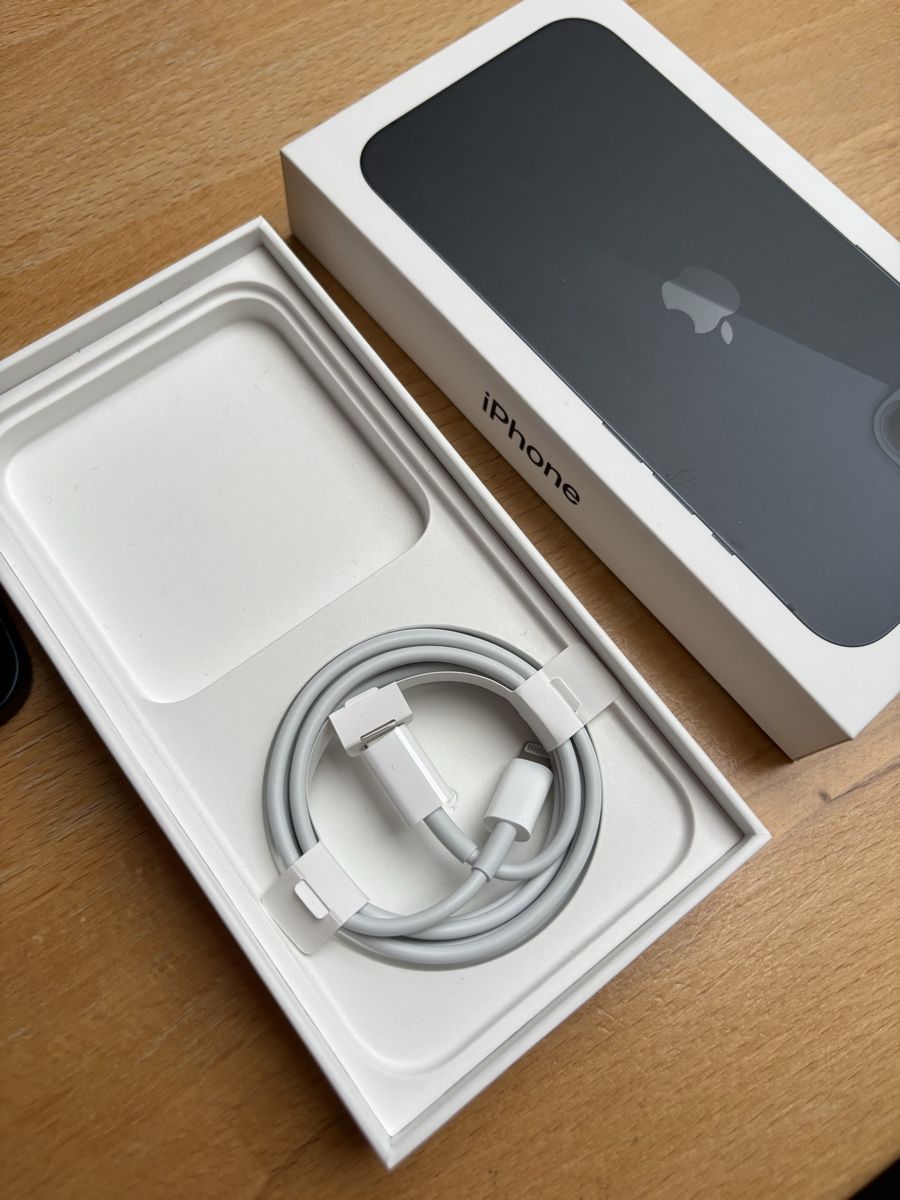 Apple Handys / Smartphones: iPhone 13, Midnight, 128GB, avec boite et cable – Gebraucht aus Fontaines NE von madamezo 8
