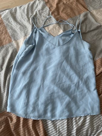 Sommerliches, hellblaues Top