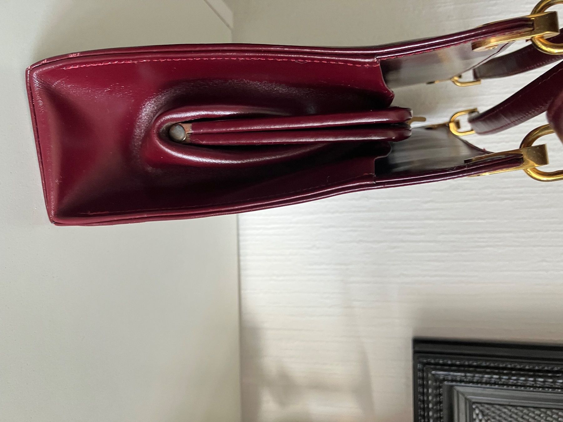 Borse da donna: Sac à main bordeaux vintage chic – Usato da Peseux venduto da Cresus27 2
