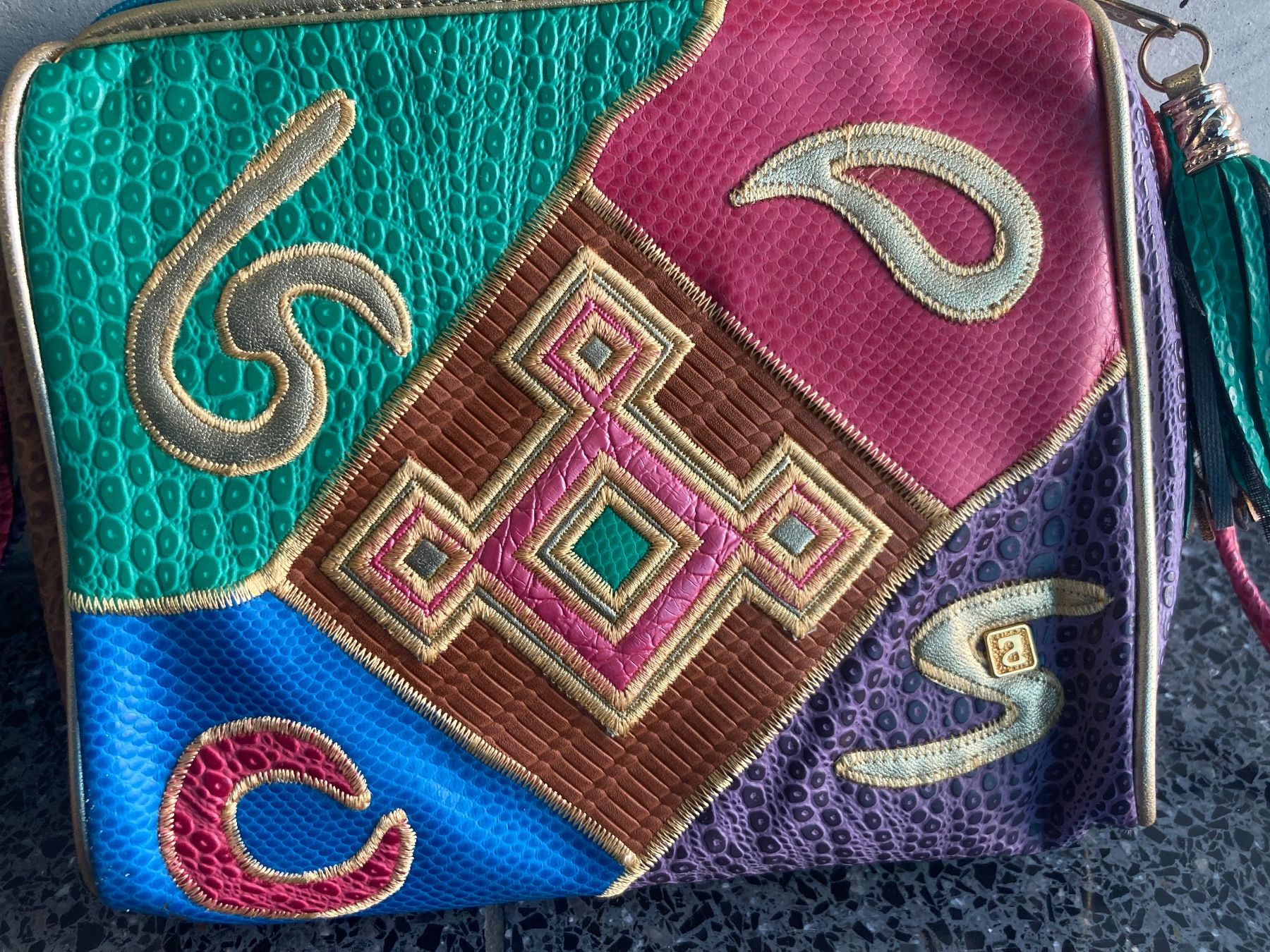 Borse da donna: Bunte Patchwork Handtasche mit Quaste, Retro Sommer Trend – Usato da Zürich venduto da Idbiw 1