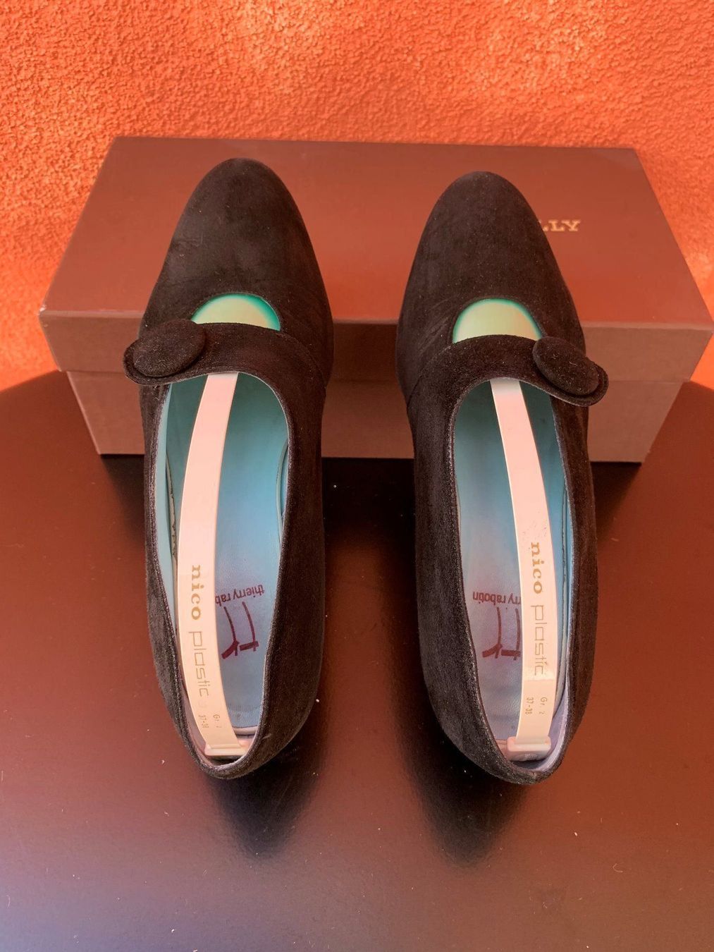 Scarpe da donna: THIERRY RABOTIN: Schwarze Wildleder-Pumps, 36,5 – Usato da Luzern venduto da paulablue 2