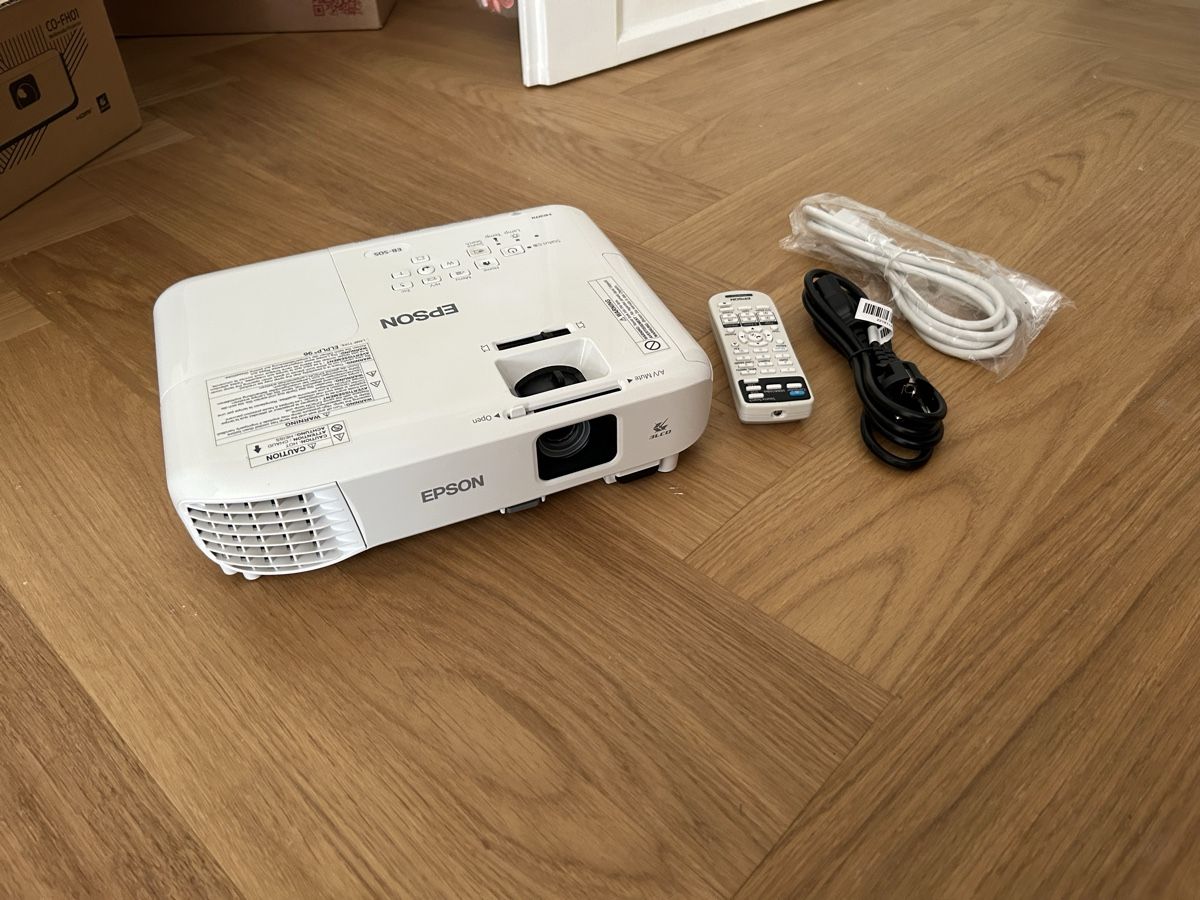 Epson Proiettori: Beamer EPSON EB- S05 – Usato da Biel/Bienne venduto da DonCorleone77 1