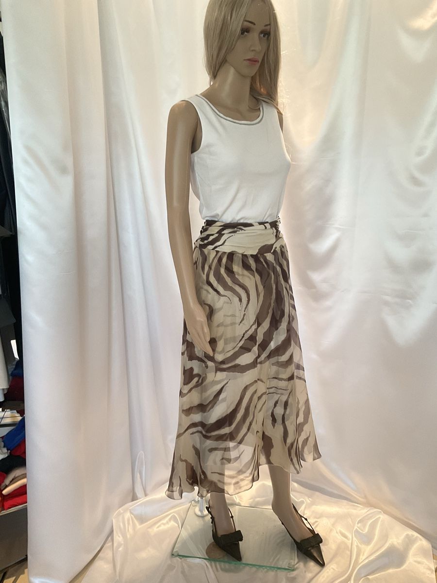 Max Mara Gonne: MaxMara Rock in Grösse 38 – Usato da Mariastein venduto da u_n_6s5w 1