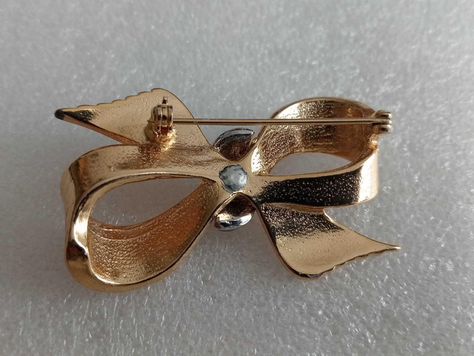 Broschen & Nadeln: Wunderschöne  alte Brosche mit feine Stein, Gold Farbe – Gebraucht aus Zürich von sendbad 2