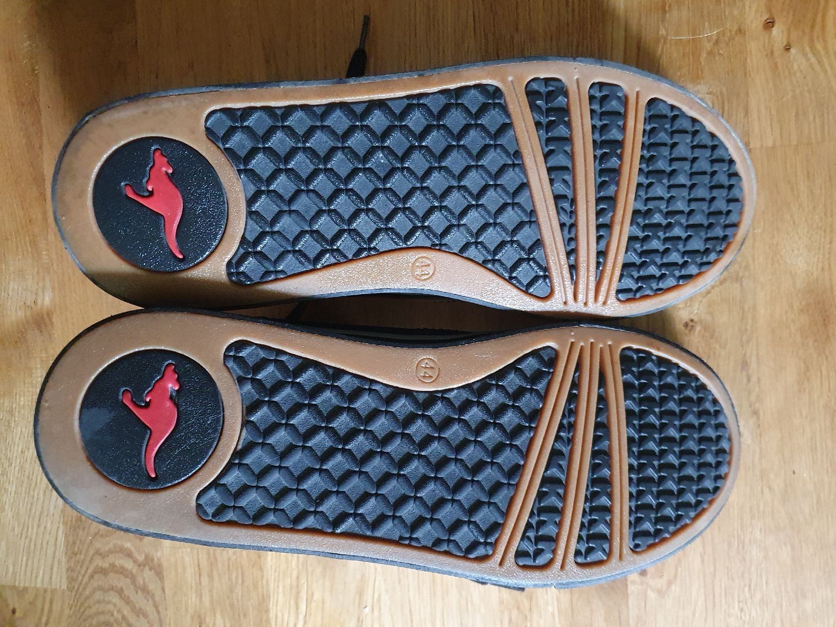 Scarpe da uomo: Schwarz/Graue Kangaroos Sneaker High, Gr. 43, neu – Nuovo (secondo la descrizione) da Zürich venduto da Philotimo 2