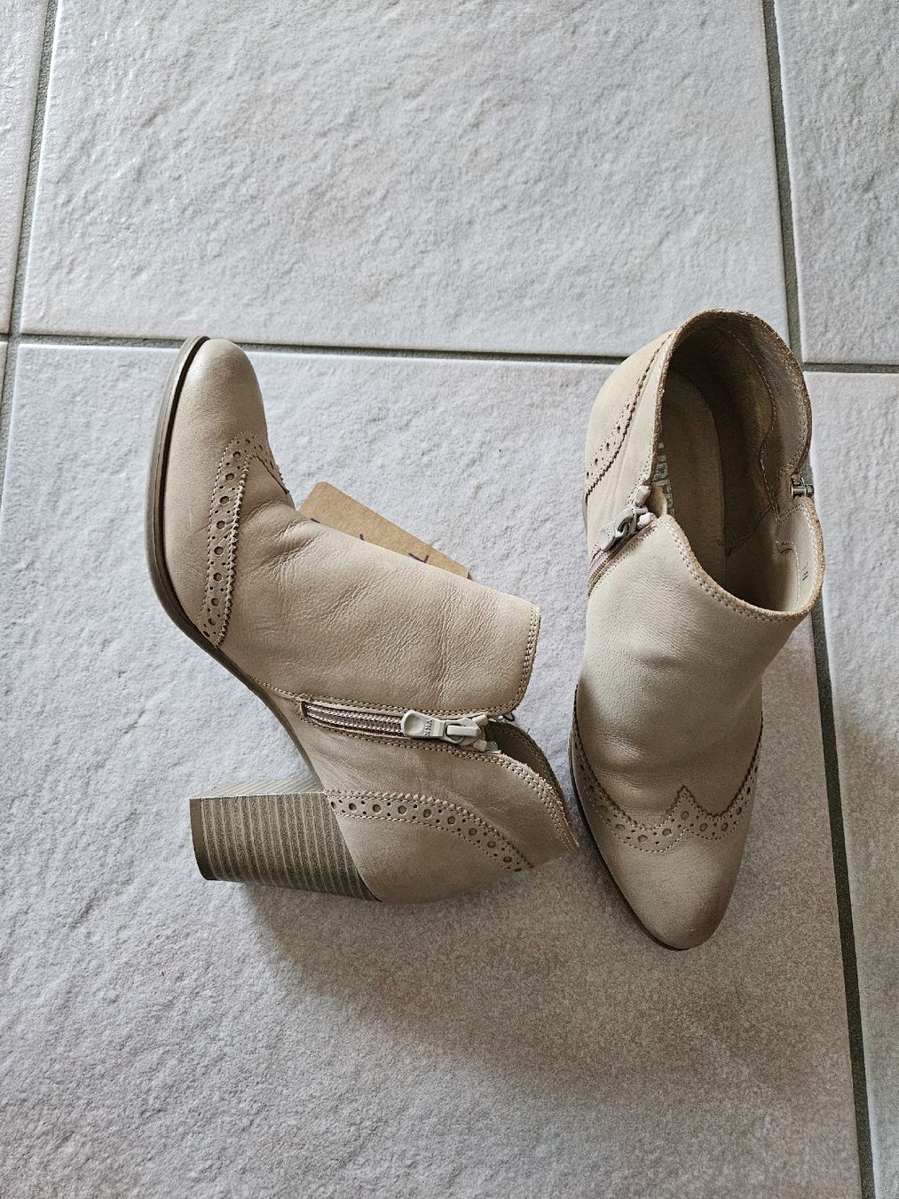 Chaussures femmes: Bottines taille 38 – D'occasion à Vétroz par sas_yln5 1