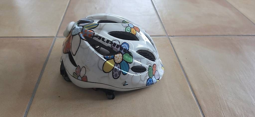 Caschi: Casque vélo avec led – Usato da Sergey venduto da FSD12 1