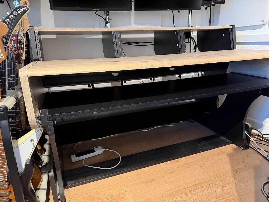 Tische: Studiotisch in gutem Zustand – Gebraucht aus Bremgarten AG von MartinFrey 3