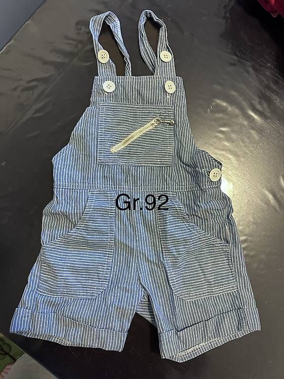 Pantaloni: Gr.92 Baby Latzhose – Usato da Kilchberg ZH venduto da lolena