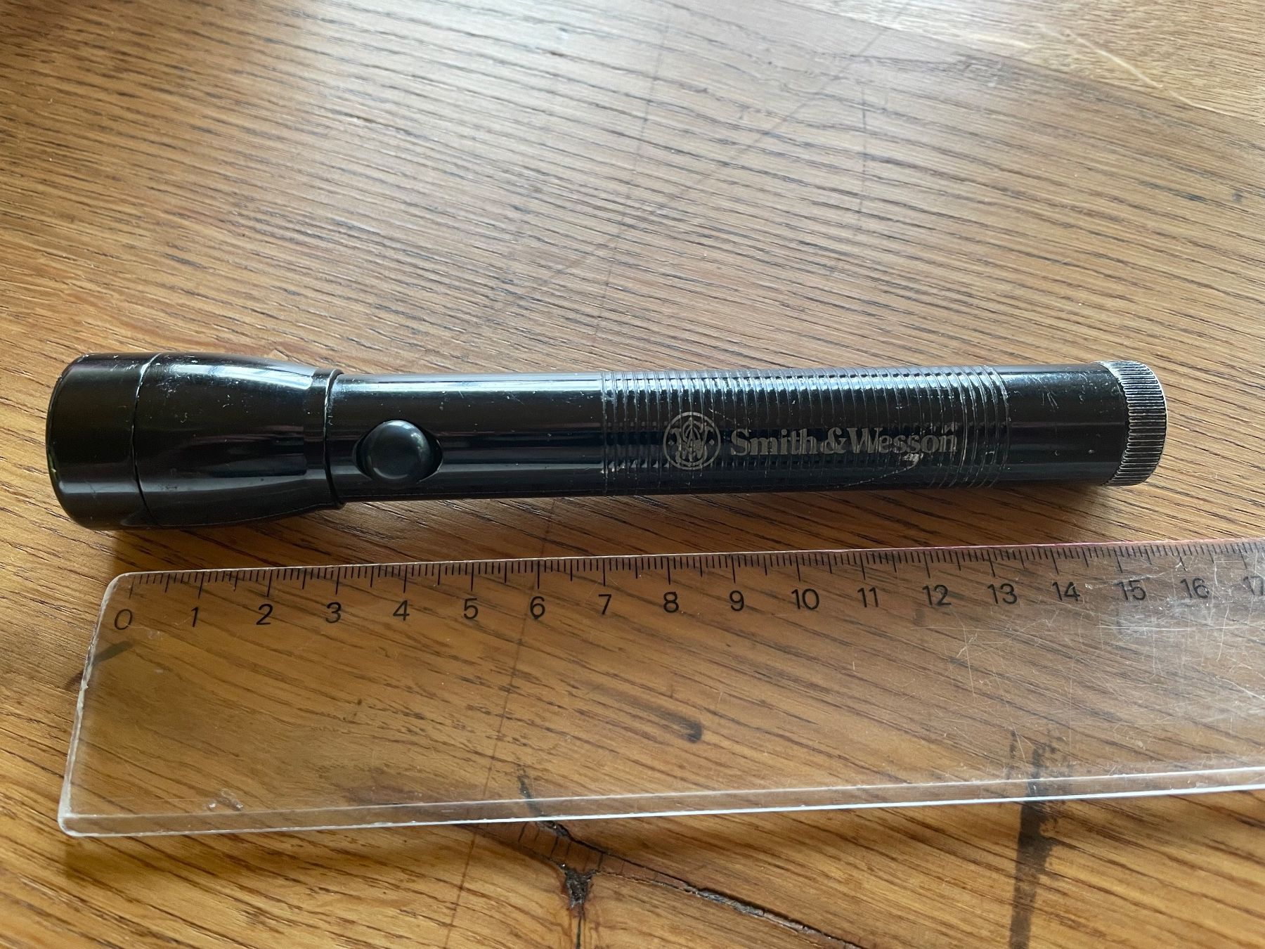 Lampade: Lampe de poche militaire smith & wesson – Usato da Oberbütschel venduto da Woodie2005