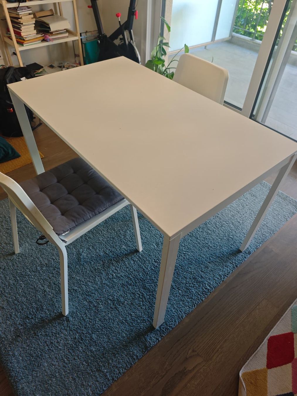 Ikea Set di tavolo e panche: White Dining Table with 2 Chairs – Usato da St-Sulpice VD venduto da nhe_g8vn 1