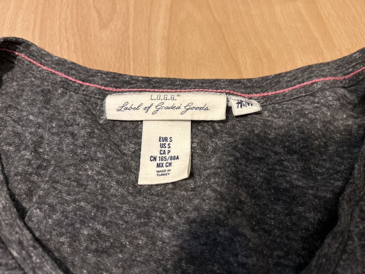 Maglioni & Felpe: 2 Langarmshirts Gr.S – Usato da Kreuzlingen venduto da jamie45 2