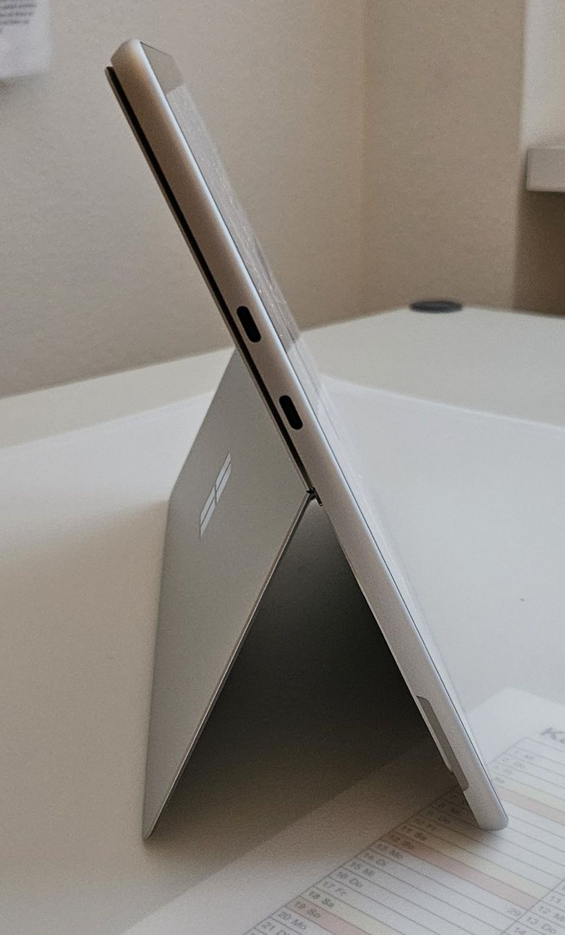 Microsoft Tablet PC: Microsoft Surface Pro - Copilot+ PC 13" 11. Edition – Usato da Zürich venduto da Sailor21 2