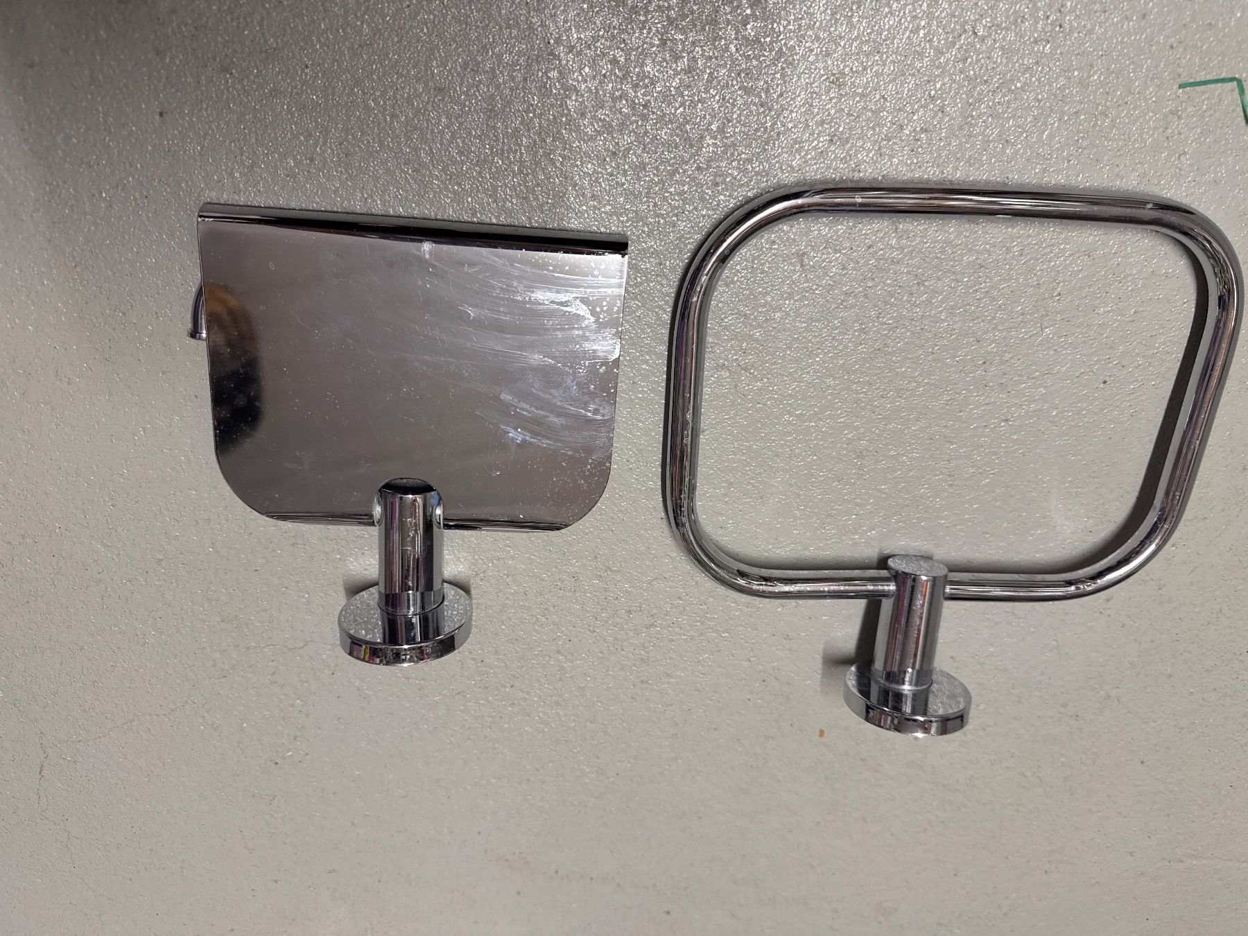 Grohe Portasciugamani: 2X Chrom Bad Accessoires  Handtuchhalter Wc Rollenhalter – Usato da Oberweningen venduto da Ardnas89